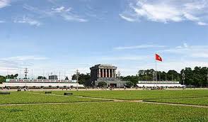 จัตุรัสบาดิ่งยามฤดูไม้ผลัดใบ